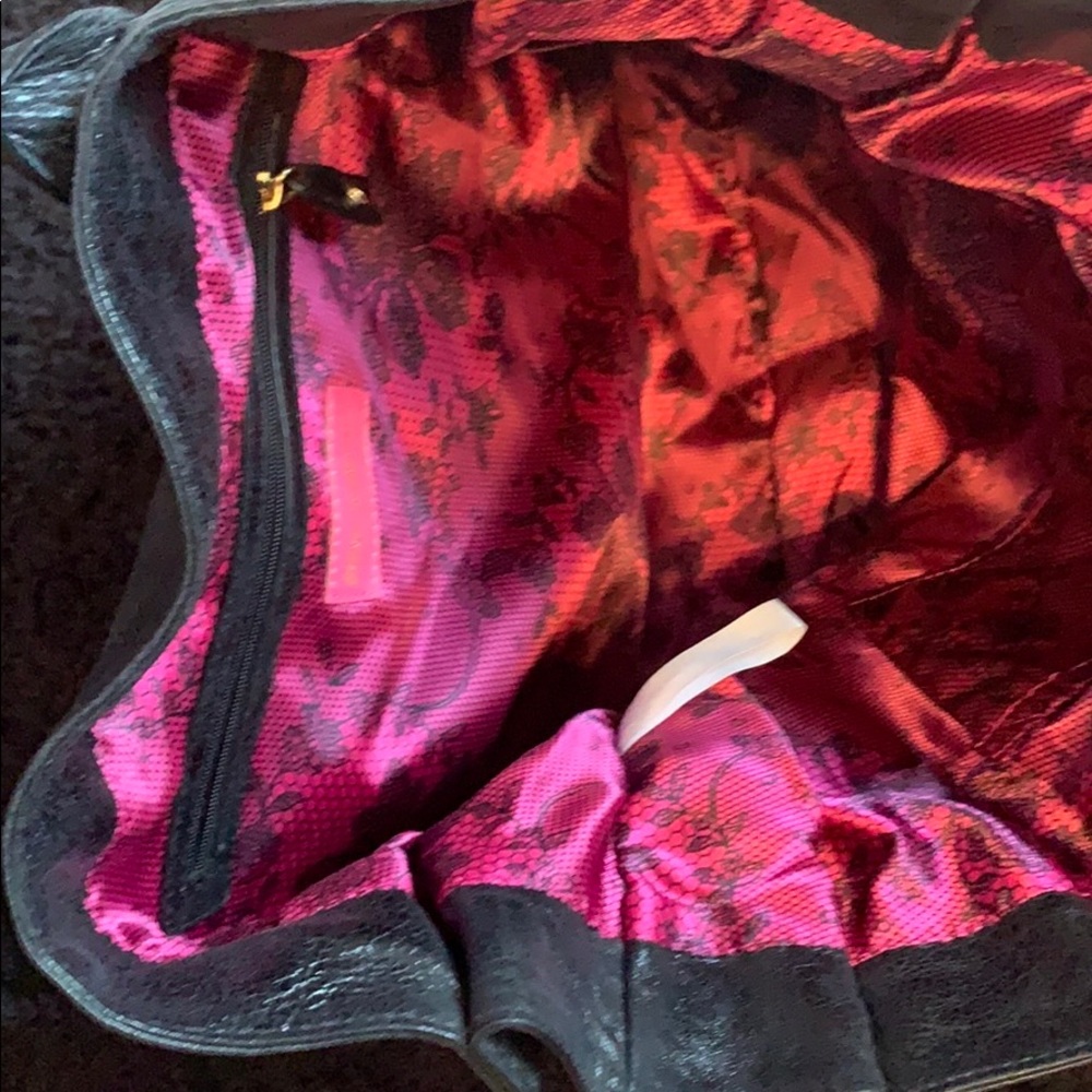 100% Leather Betsey Johnson Heart Peace Tote Purse - Picture 4 of 6